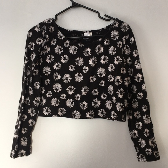 H&M Tops - 2/$20 H&M Women’s Long Sleeve Crop Top